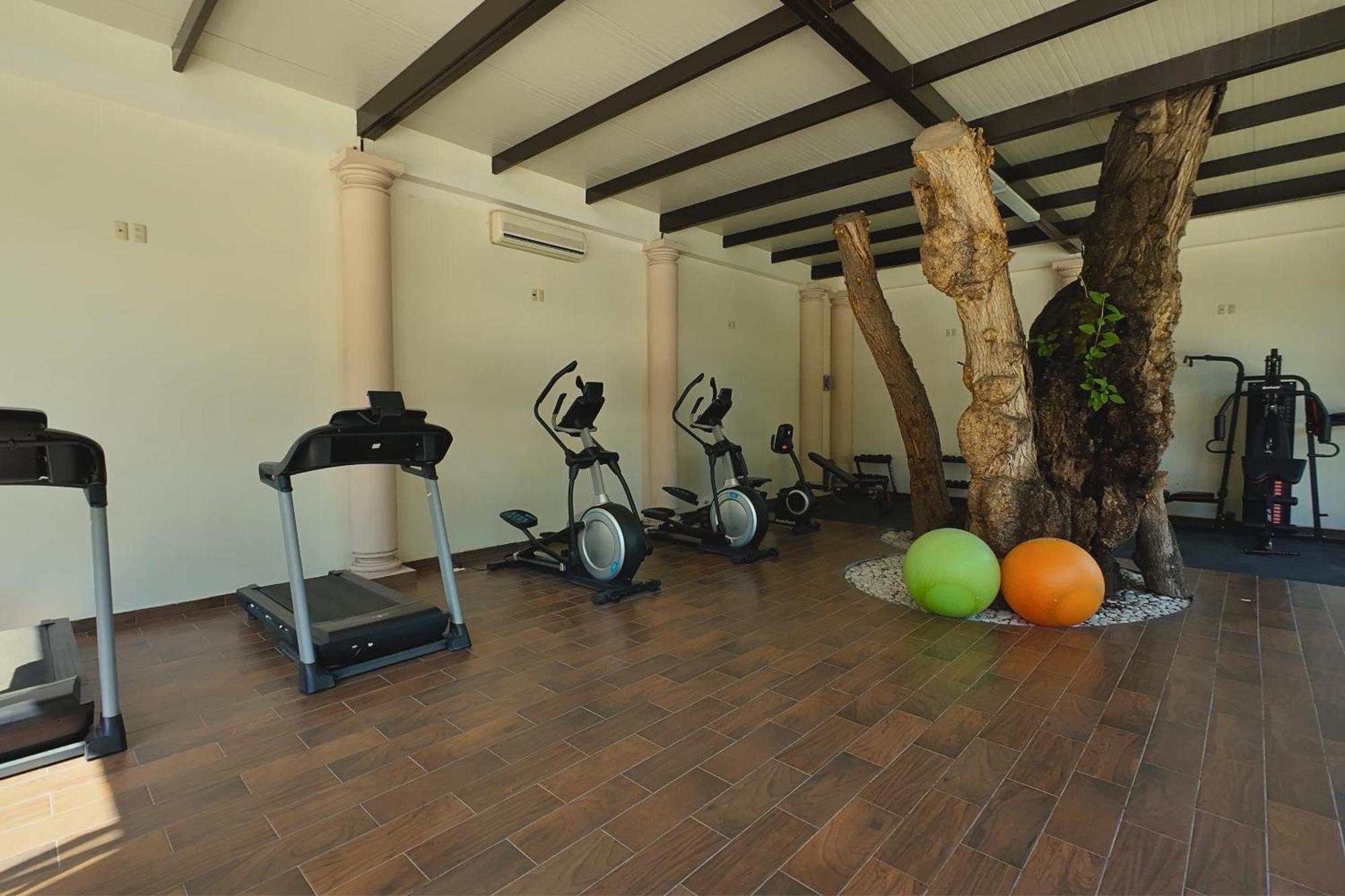 تولا دي أليندي Hotel Real Del Bosque Golf And Spa المظهر الخارجي الصورة